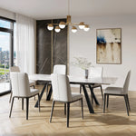 Chaises Saint-Sauveur en cuir autour d'une table de salle à manger, Meubles TOCO