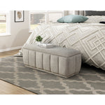 Banc de rangement Charlevoix taupe dans une chambre