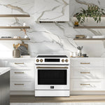 Cuisinière à induction Forno Donatello blanche FFSIN0905-30WHT dans une cuisine – Meubles TOCO