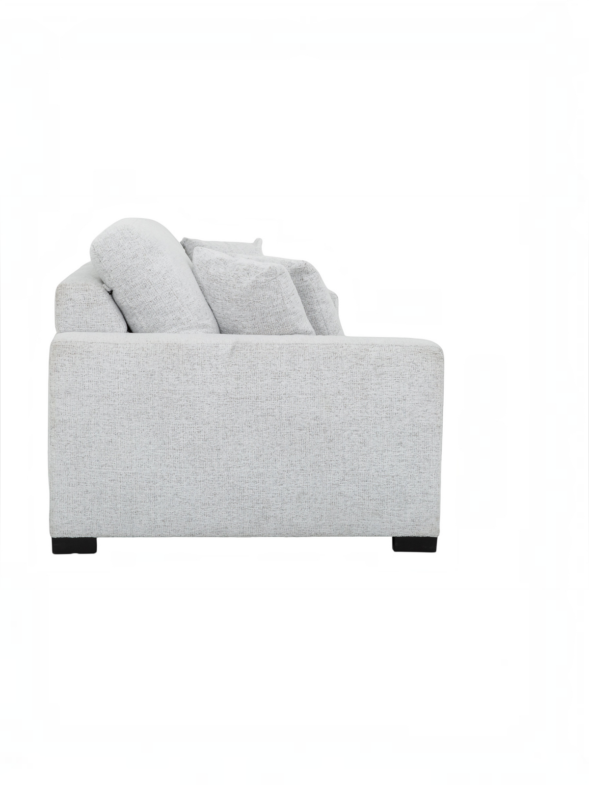 Vue latérale du sofa extensible Sacha de TOCO Meubles en tissu gris perle avec accoudoirs droits et coussins épais