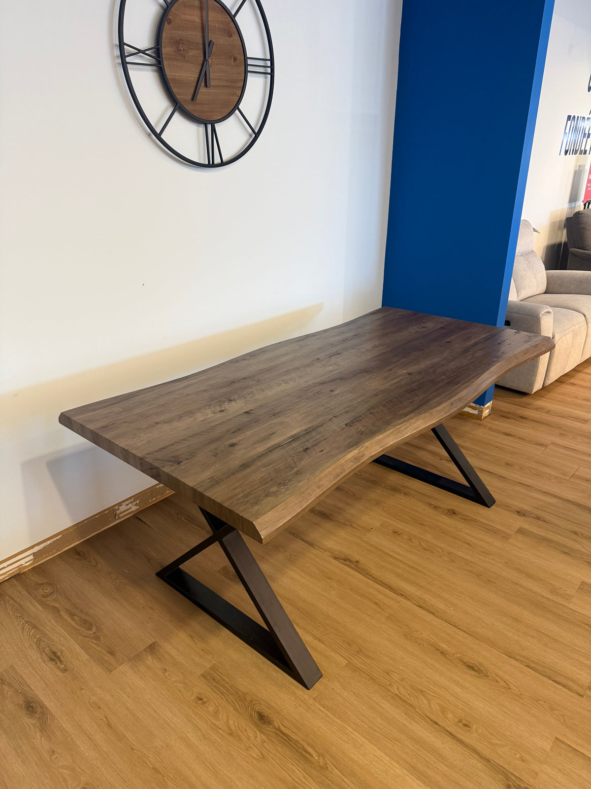 Table de salle à manger Nova / Modèle plancher
