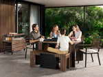 Chariot-bar extérieur Transformer en noyer foncé, cadre noir – avec la table extérieure, mise en situation – Meubles TOCO