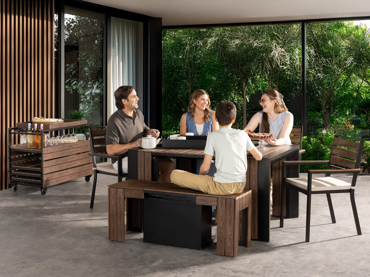 Chariot-bar extérieur Transformer en noyer foncé, cadre noir – avec la table extérieure, mise en situation – Meubles TOCO