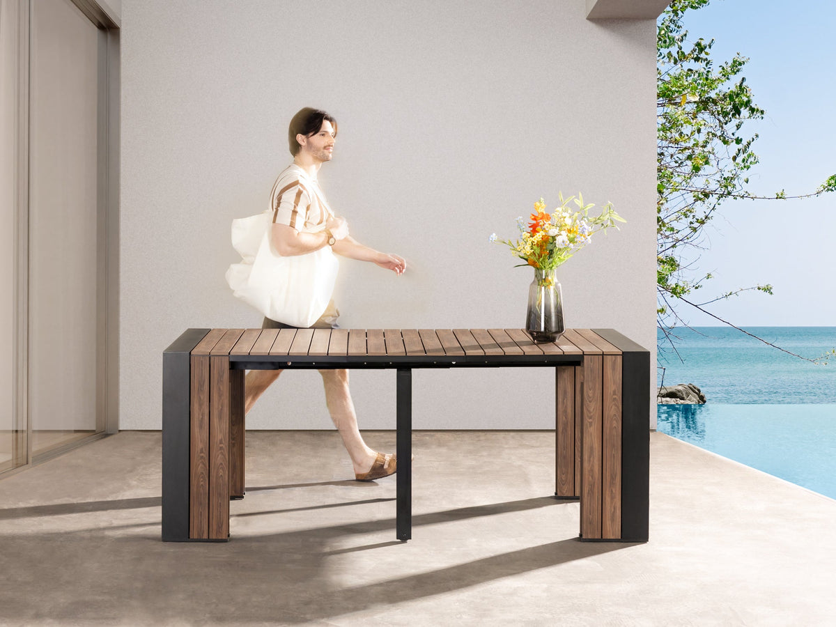 Table à manger extérieure extensible Transformer en noyer foncé, cadre noir – avec 3 rallonge(s), mise en situation – Meubles TOCO