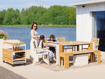 Chaise extérieure Transformer en chêne clair, cadre blanc – avec 3 rallonge(s), ensemble avec banc, mise en situation – Meubles TOCO