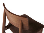 Chaise ronde Transformer en noyer royal – gros plan sur le bois massif, sur fond blanc – Meubles TOCO