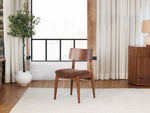 Chaise ronde Transformer en noyer royal – mise en situation – Meubles TOCO