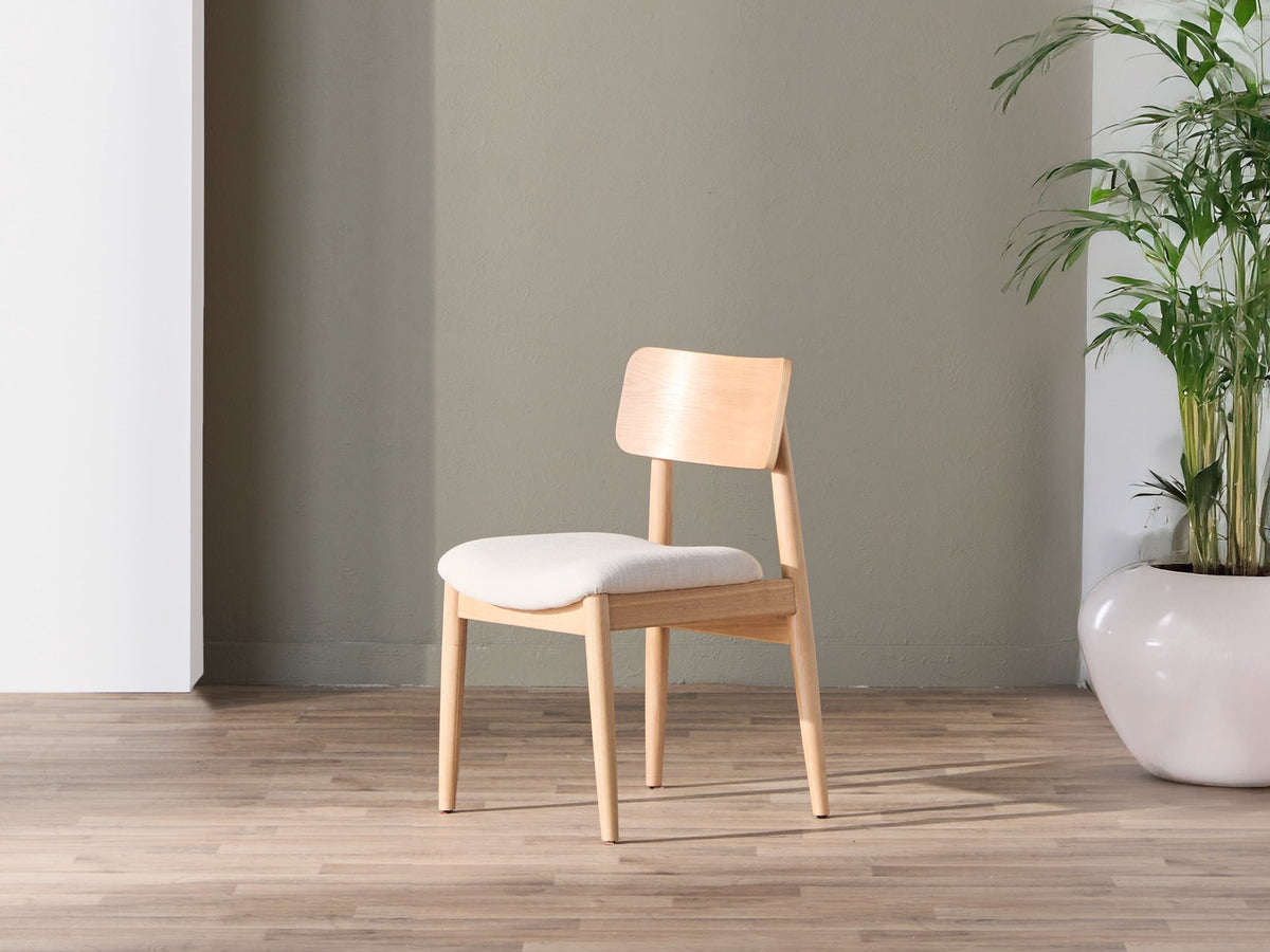Chaise ronde Transformer en chêne scandinave – mise en situation – Meubles TOCO