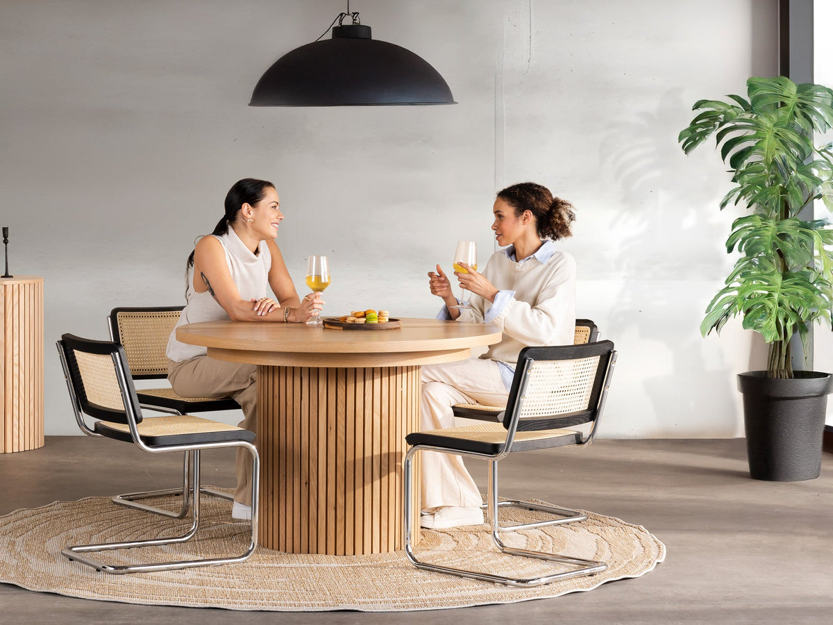 Table à manger ronde extensible Transformer en chêne scandinave – mise en situation – Meubles TOCO