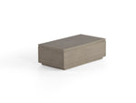 Table basse relevable Transformer en orme ancien – fermée, format compact, sur fond blanc – Meubles TOCO