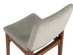Chaise Transformer en noyer américain – gros plan sur le bois massif, sur fond blanc – Meubles TOCO