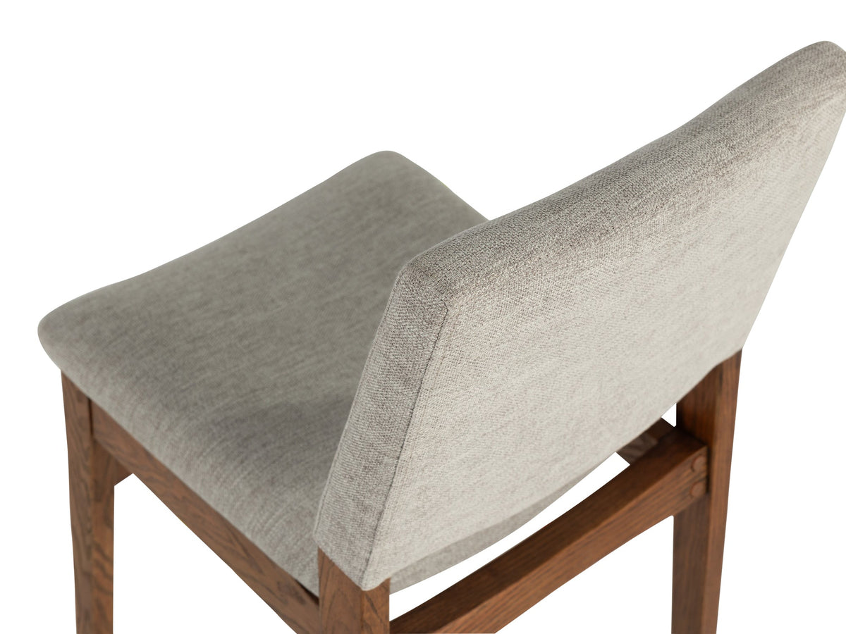 Chaise Transformer en noyer américain – gros plan sur le bois massif, sur fond blanc – Meubles TOCO