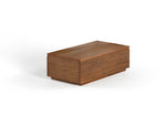 Table basse relevable Transformer en noyer américain – fermée, format compact, sur fond blanc – Meubles TOCO