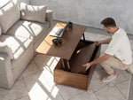 Table basse relevable Transformer en noyer américain – démonstration du mécanisme, mise en situation – Meubles TOCO