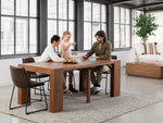 Table à manger extensible Transformer en noyer américain – avec 3 rallonge(s), mise en situation – Meubles TOCO