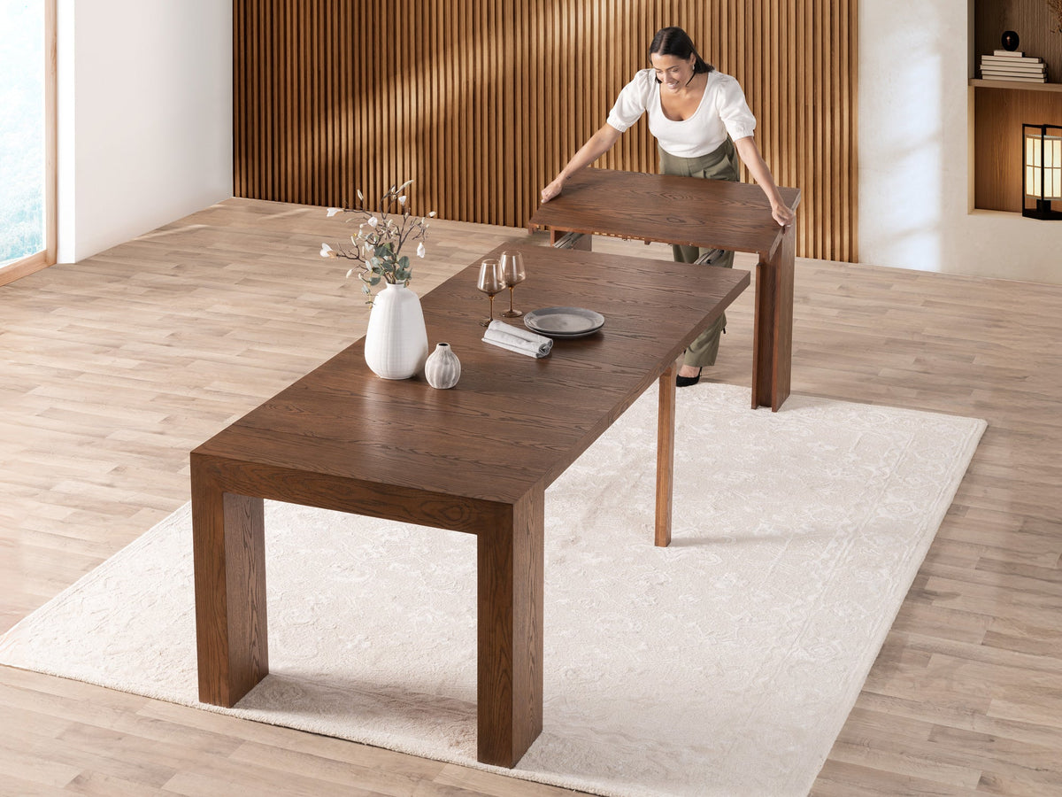 Table à manger extensible Transformer en noyer américain – démonstration du mécanisme, mise en situation – Meubles TOCO