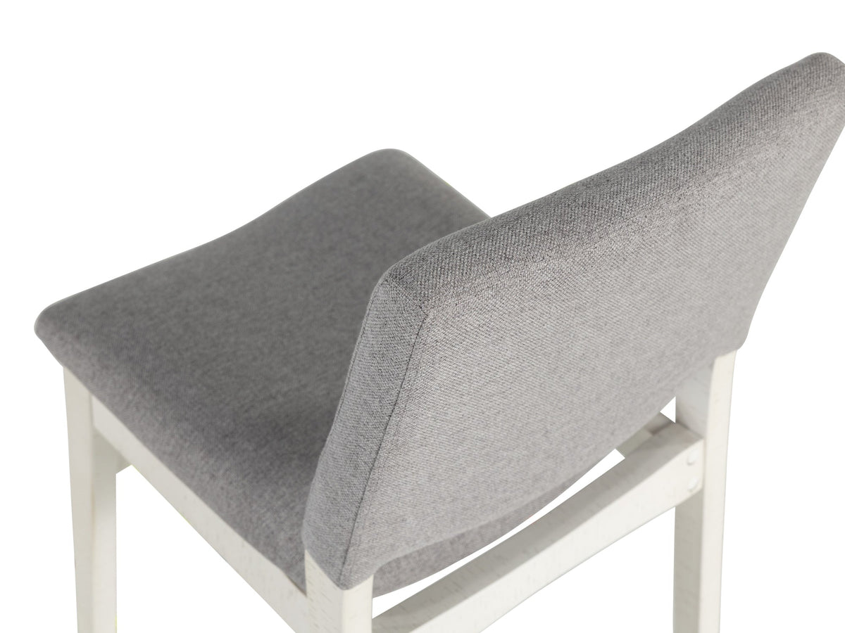 Chaise Transformer en bouleau canadien – gros plan sur le bois massif, sur fond blanc – Meubles TOCO