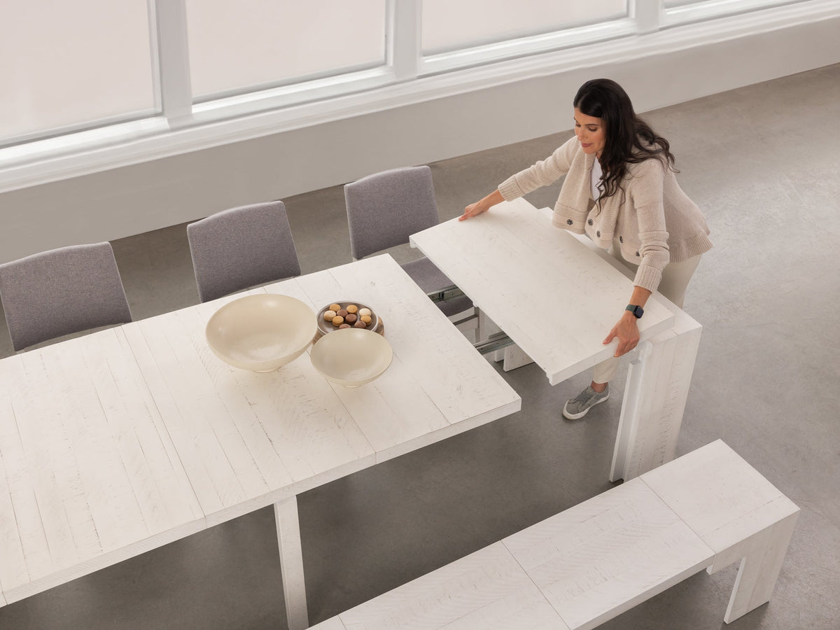 Table à manger extensible Transformer en bouleau canadien – démonstration du mécanisme, vue de dessus, mise en situation – Meubles TOCO