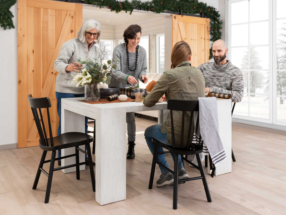 Table à manger extensible Transformer en bouleau canadien – avec 2 rallonge(s), mise en situation, décor des Fêtes – Meubles TOCO