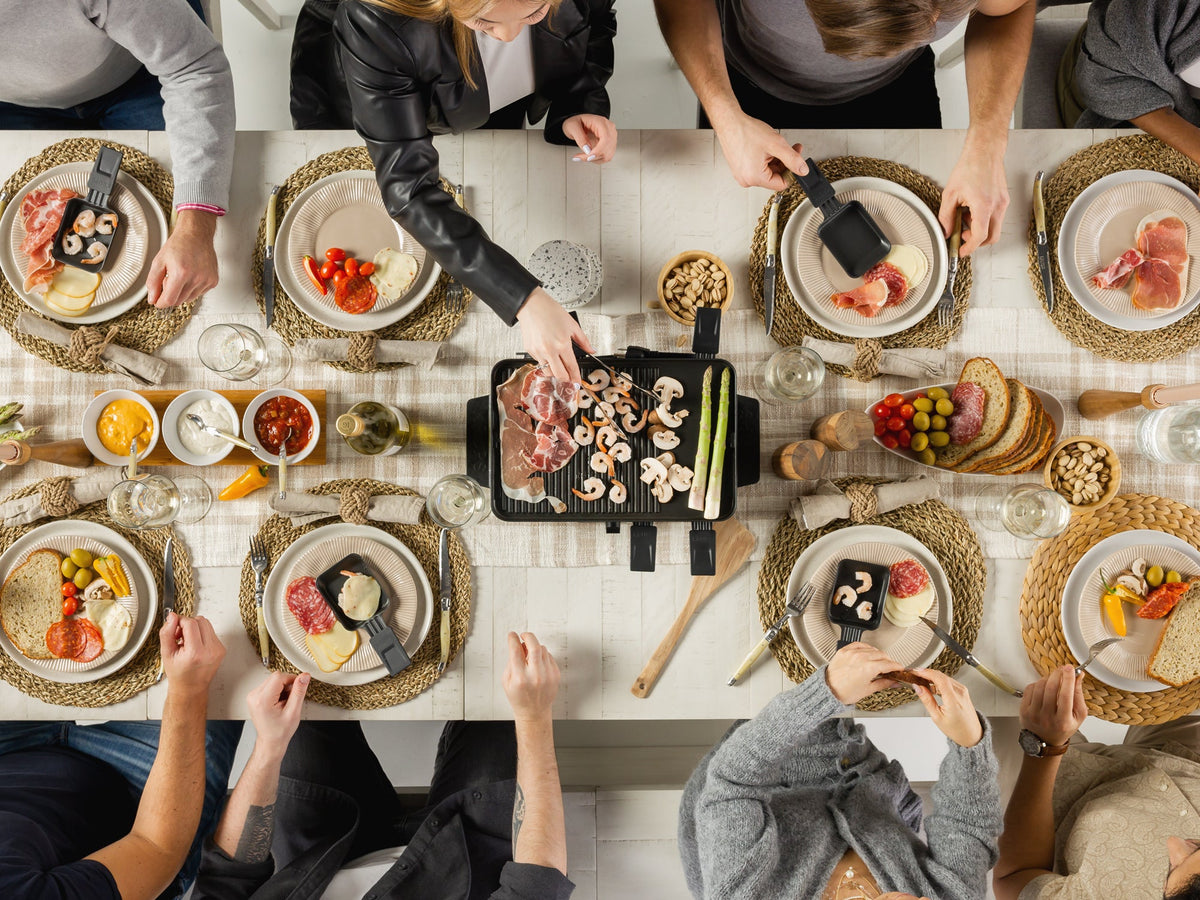 Table à manger extensible Transformer en bouleau canadien – vue de dessus, mise en situation – Meubles TOCO