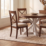Chaise Gather châtaignier français et tissu étain, dans une salle à manger