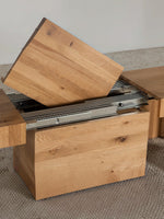 Table à manger extensible Transformer en chêne scandinave – gros plan sur le bois massif, mise en situation – Meubles TOCO