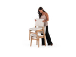 Chaise Transformer en chêne scandinave – démonstration du mécanisme, sur fond blanc, mise en situation – Meubles TOCO