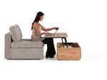 Table basse relevable Transformer en chêne scandinave – démonstration du mécanisme, sur fond blanc, mise en situation – Meubles TOCO