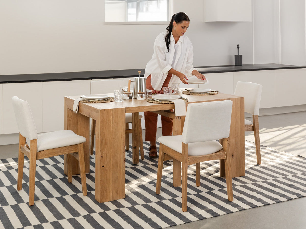 Chaise Transformer en chêne scandinave – avec 2 rallonge(s), ensemble table et chaises, mise en situation – Meubles TOCO