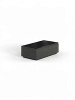 Table basse relevable Transformer en hickory fumé – fermée, format compact, sur fond blanc – Meubles TOCO