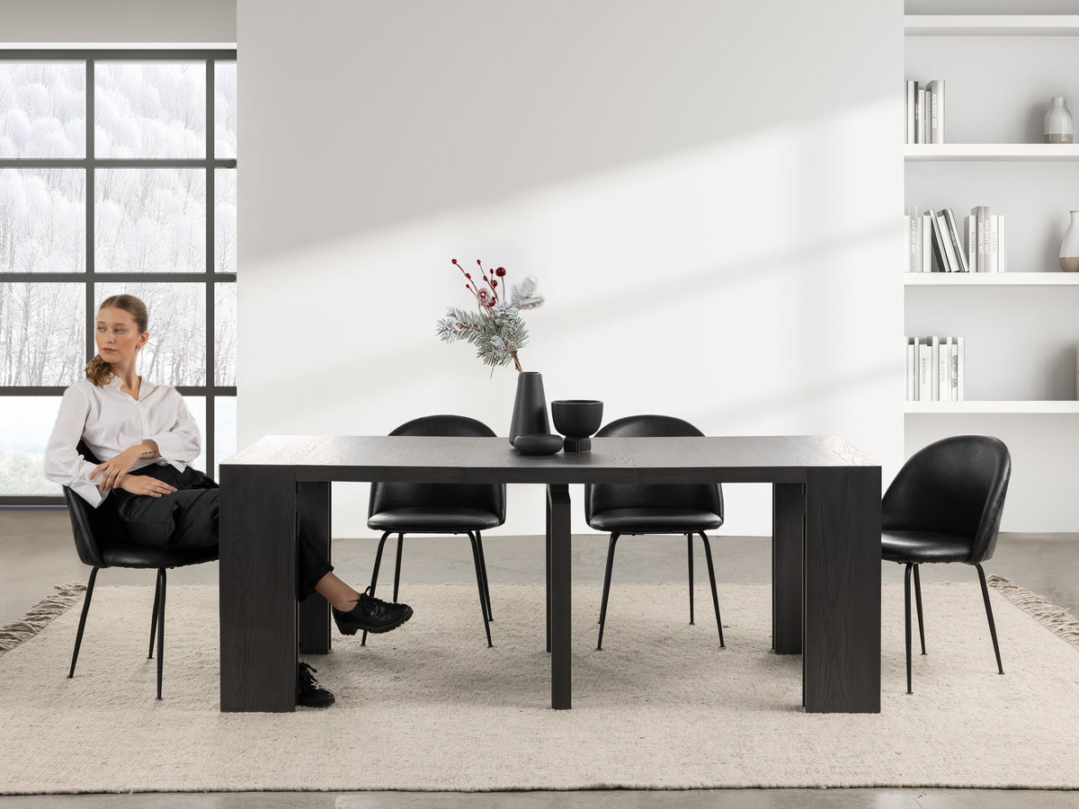 Table à manger extensible Transformer en hickory fumé – avec 3 rallonge(s), mise en situation, décor des Fêtes – Meubles TOCO