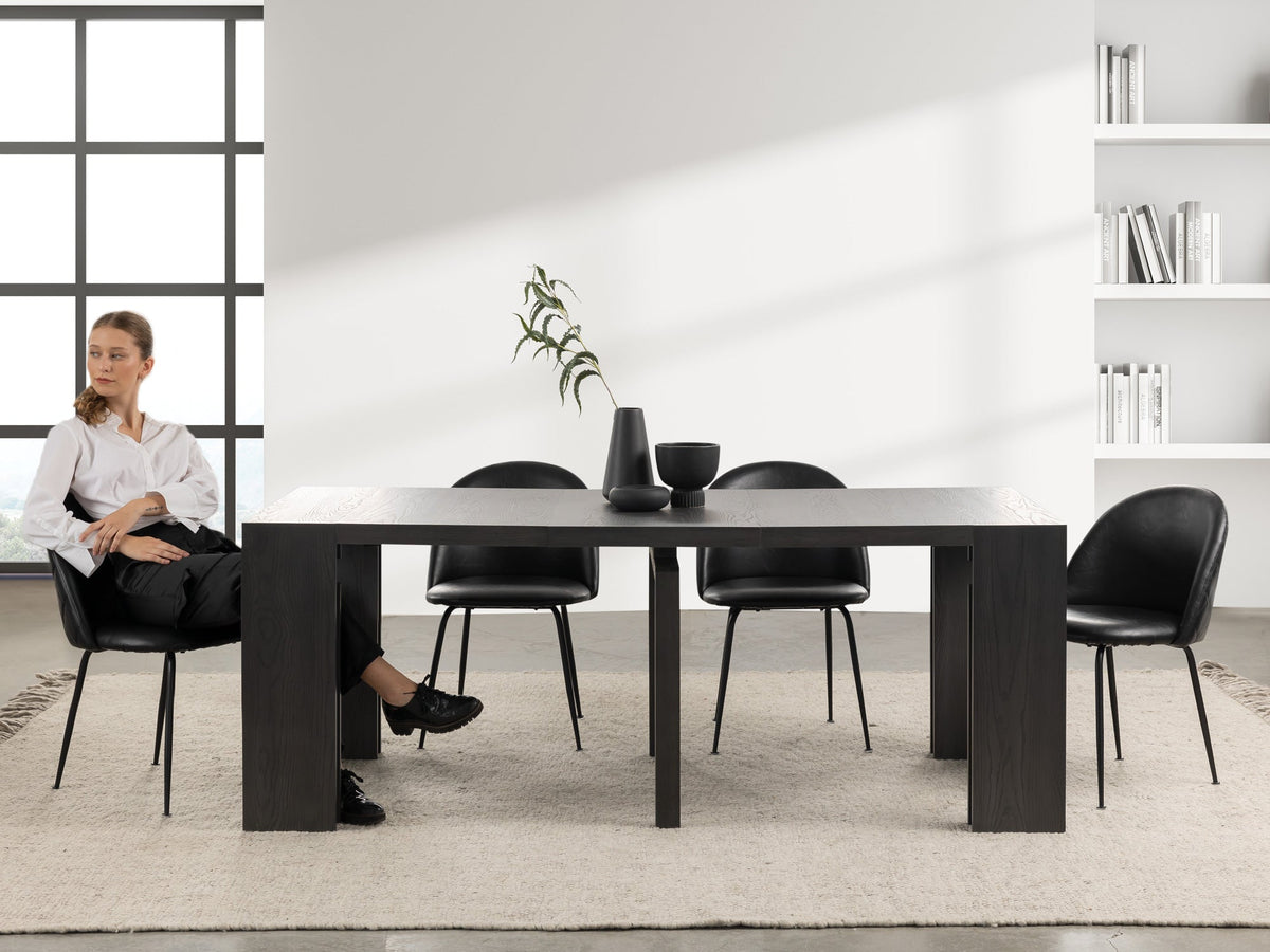 Table à manger extensible Transformer en hickory fumé – avec 3 rallonge(s), mise en situation – Meubles TOCO