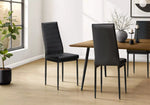 Chaise Remo noire dans une salle à manger