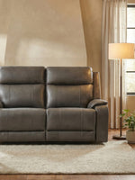 Causeuse inclinable Lewis en gris foncé – mise en situation dans un salon – Meubles TOCO