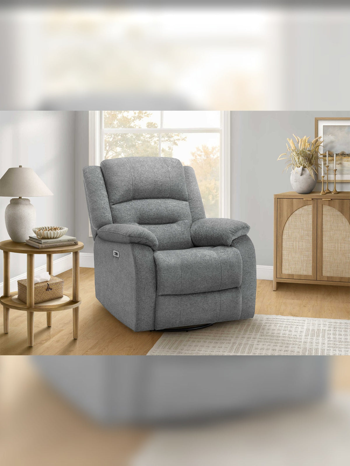 Chaise inclinable Béatrice en bleu – mise en situation dans un salon – Meubles TOCO