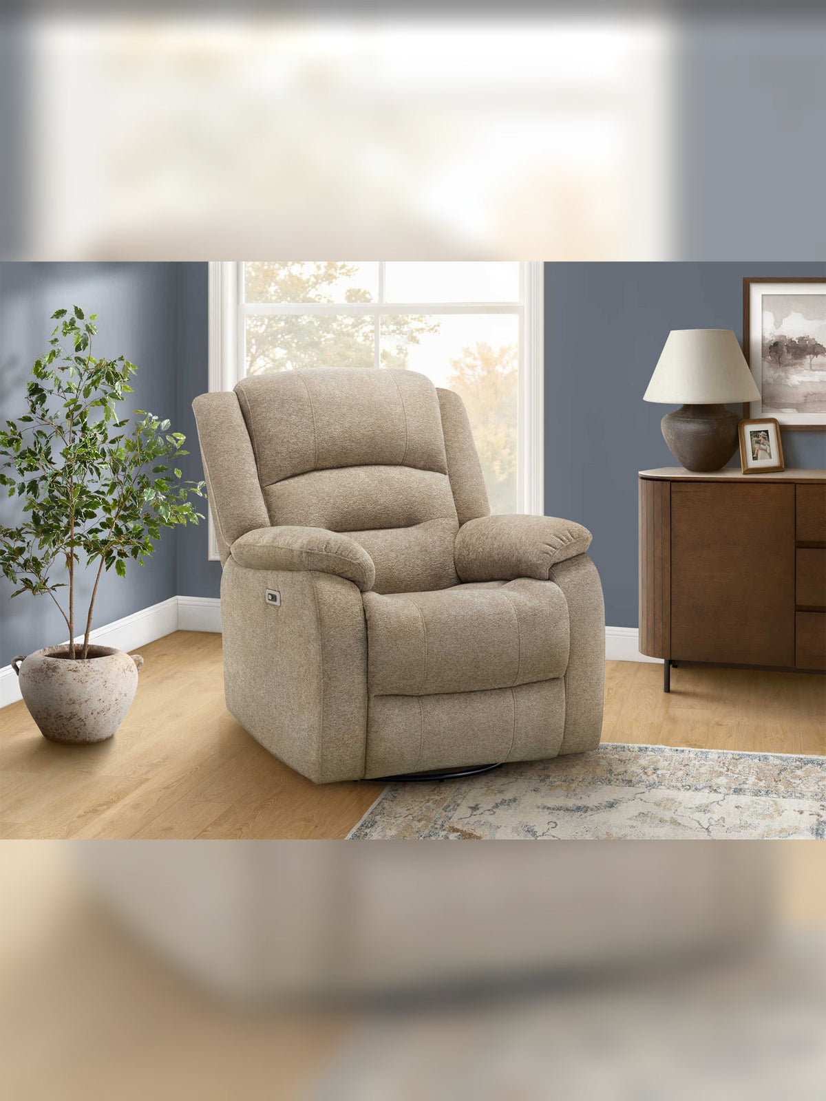 Chaise inclinable Béatrice en beige – mise en situation dans un salon – Meubles TOCO