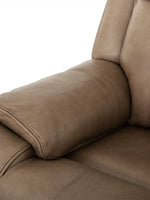 Chaise inclinable Lewis pivotante et berçante en taupe – détail de la finition – Meubles TOCO