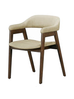 Chaise de repas TOCO Meubles Capri en bois massif noyer foncé avec assise et dossier rembourrés en tissu sable