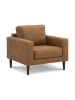 Chaise Telora TOCO Meubles en similicuir caramel avec accoudoirs larges et pieds en bois foncé