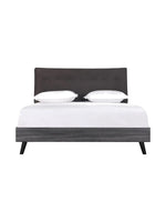 TOCO Meubles Grand lit Gianni queen, tête de lit capitonnée en velours gris foncé, structure imitation bois gris, pieds métalliques noirs inclinés.