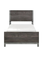 Lit simple Stella TOCO Meubles en imitation bois gris avec détails métalliques, design moderne et épuré.