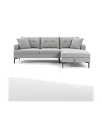 Sofa sectionnel Éden gris par TOCO Meubles avec méridienne, pieds en métal noir et coussins décoratifs