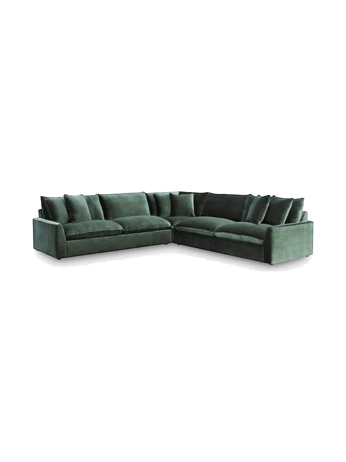 Sofa sectionnel Elliott vert forêt en velours de TOCO Meubles, avec coussins moelleux et accoudoirs bas.