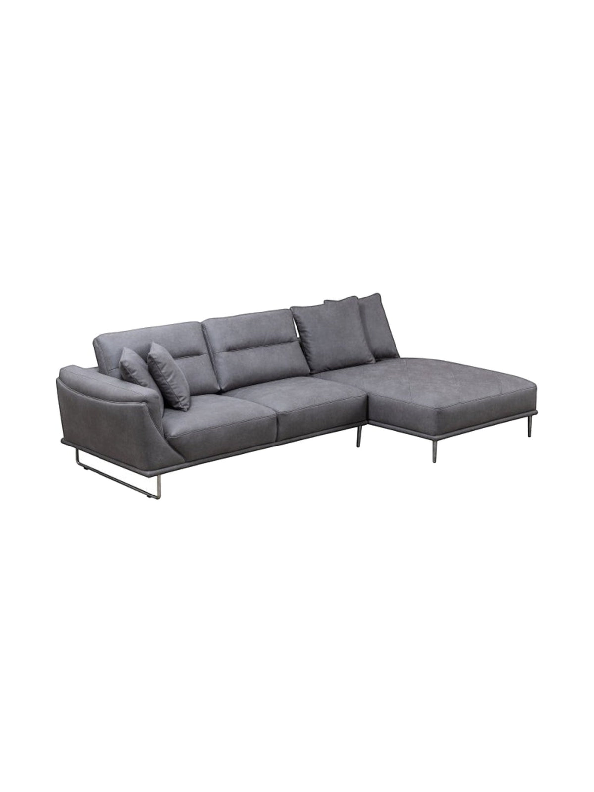 Sofa sectionnel gris TOCO Meubles Louka avec méridienne à droite et quatre coussins décoratifs