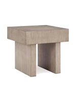 Table d'appoint Elaina par TOCO Meubles en bois clair avec un design minimaliste et une base robuste