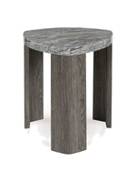 Table d'appoint triangulaire TOCO Meubles avec plateau en pierre grise et pieds en bois brun texturé
