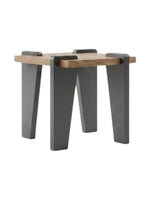 Table d'appoint Zenko TOCO Meubles avec plateau en bois naturel et pieds en métal gris au design minimaliste