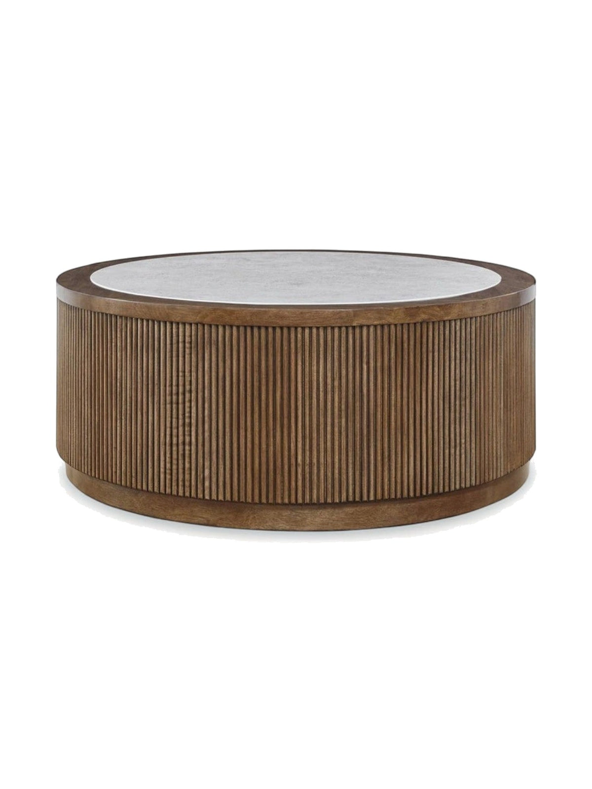 Table basse ronde Hadona par TOCO Meubles avec plateau en pierre claire et base cylindrique en bois cannelé