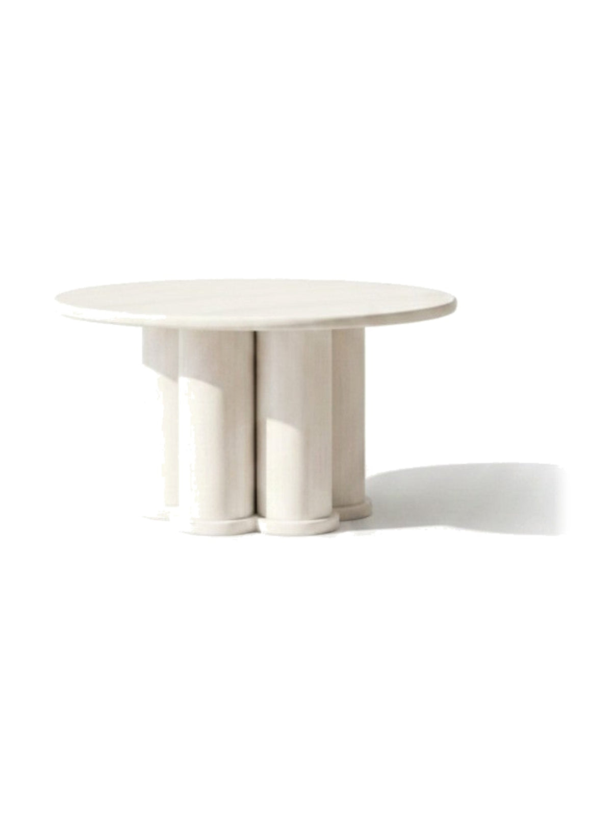 Table de salon ronde Harmonie par TOCO Meubles en bois clair avec une base architecturale à colonnes cylindriques.