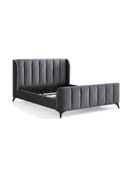 Très grand lit TOCO Meubles Juliette en velours gris avec tête de lit ailée capitonnée et pieds en métal noir